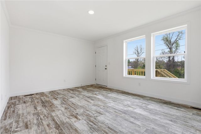 540 E South 5th Street, Seneca, SC 29678