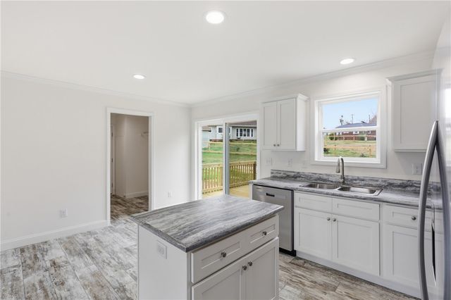 540 E South 5th Street, Seneca, SC 29678