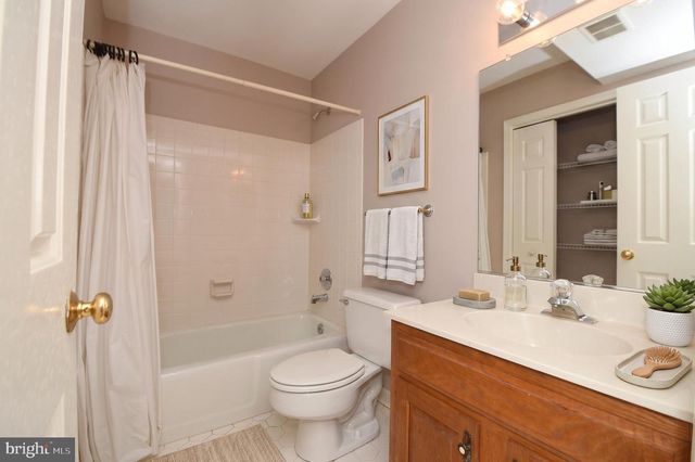 26 HOLLY LEAF CT, Bethesda, MD 20817