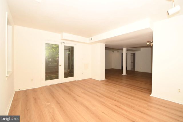 26 HOLLY LEAF CT, Bethesda, MD 20817