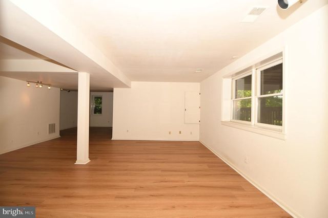 26 HOLLY LEAF CT, Bethesda, MD 20817