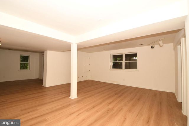 26 HOLLY LEAF CT, Bethesda, MD 20817