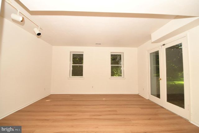 26 HOLLY LEAF CT, Bethesda, MD 20817