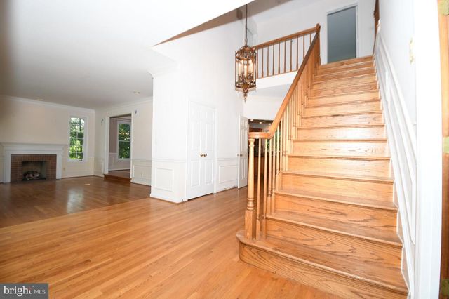 26 HOLLY LEAF CT, Bethesda, MD 20817