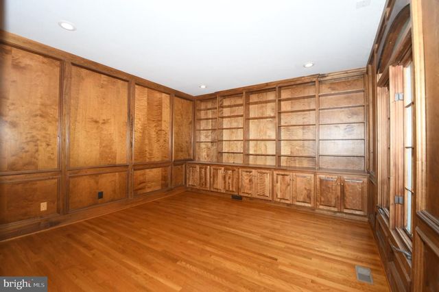 26 HOLLY LEAF CT, Bethesda, MD 20817