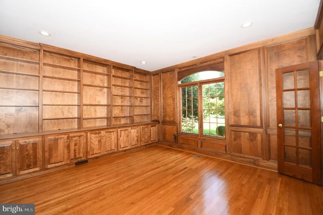 26 HOLLY LEAF CT, Bethesda, MD 20817