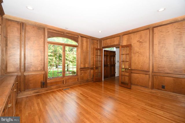 26 HOLLY LEAF CT, Bethesda, MD 20817