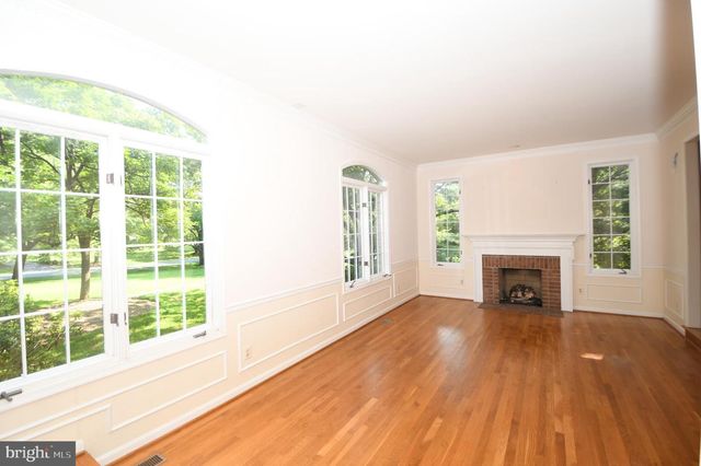 26 HOLLY LEAF CT, Bethesda, MD 20817
