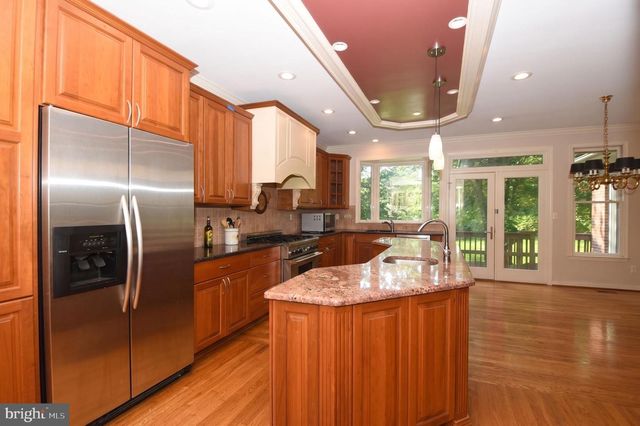 26 HOLLY LEAF CT, Bethesda, MD 20817