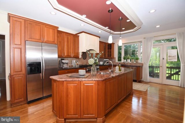 26 HOLLY LEAF CT, Bethesda, MD 20817