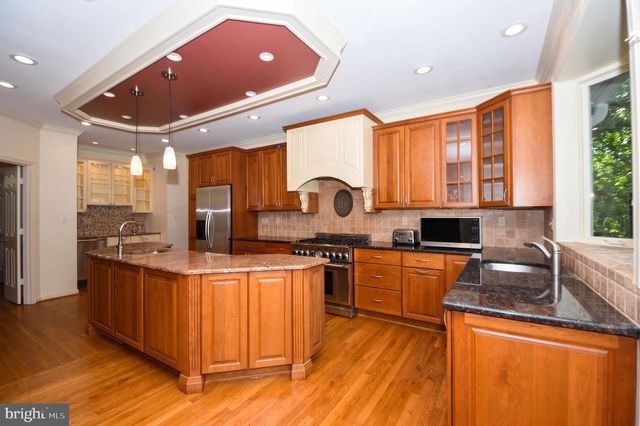 26 HOLLY LEAF CT, Bethesda, MD 20817