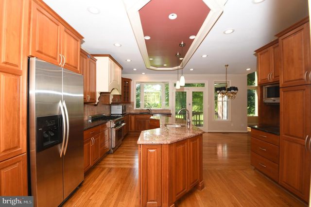 26 HOLLY LEAF CT, Bethesda, MD 20817