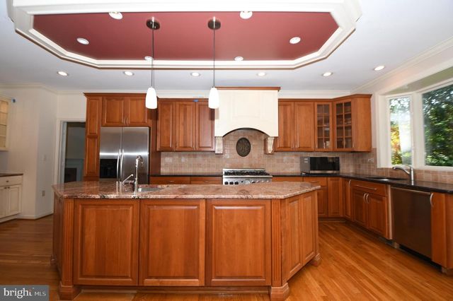 26 HOLLY LEAF CT, Bethesda, MD 20817
