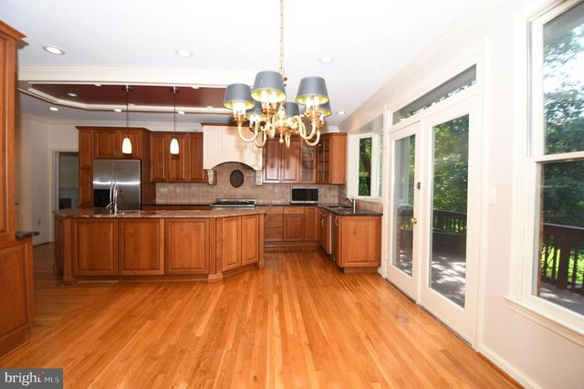 26 HOLLY LEAF CT, Bethesda, MD 20817