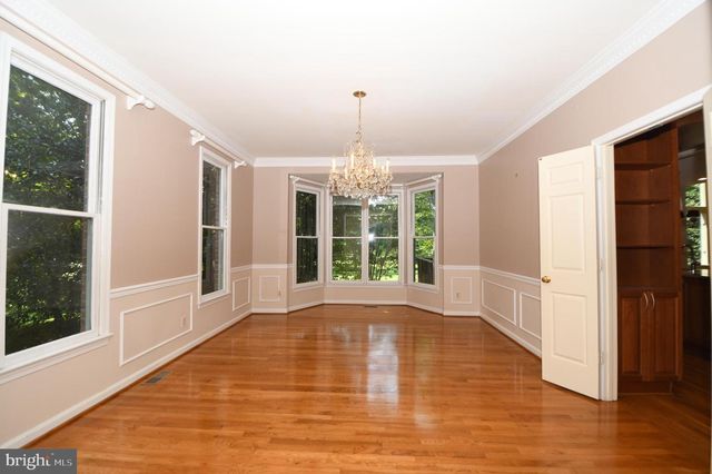 26 HOLLY LEAF CT, Bethesda, MD 20817