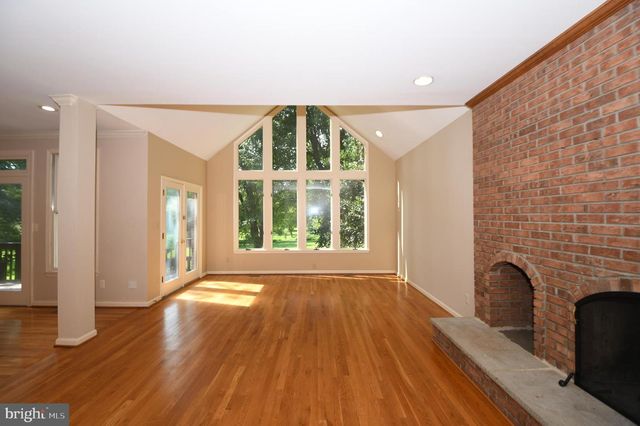 26 HOLLY LEAF CT, Bethesda, MD 20817