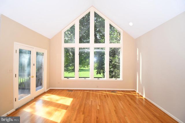 26 HOLLY LEAF CT, Bethesda, MD 20817