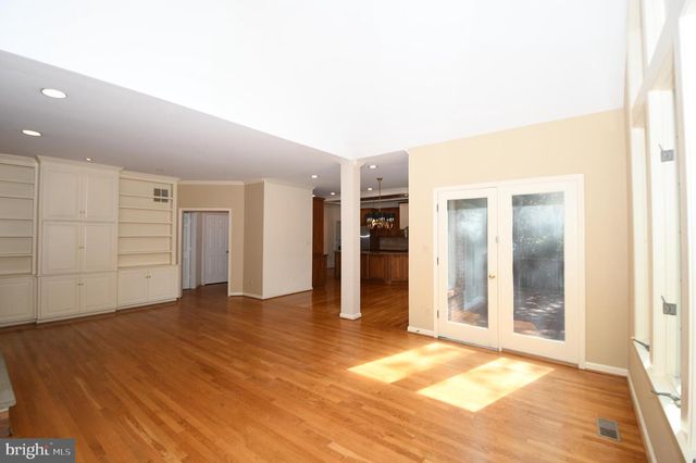 26 HOLLY LEAF CT, Bethesda, MD 20817