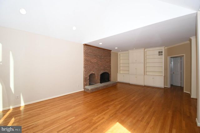 26 HOLLY LEAF CT, Bethesda, MD 20817