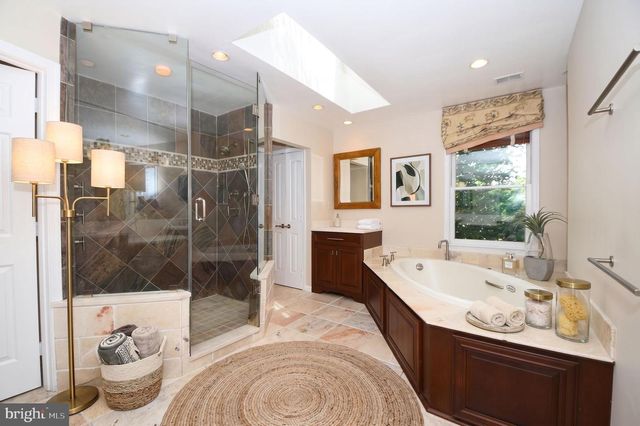 26 HOLLY LEAF CT, Bethesda, MD 20817