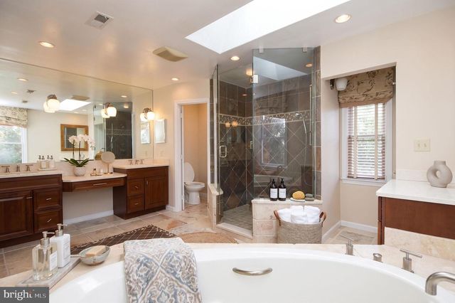 26 HOLLY LEAF CT, Bethesda, MD 20817