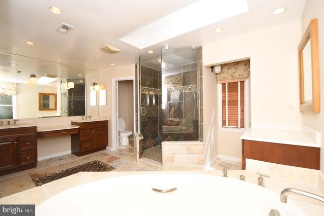 26 HOLLY LEAF CT, Bethesda, MD 20817