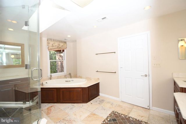 26 HOLLY LEAF CT, Bethesda, MD 20817