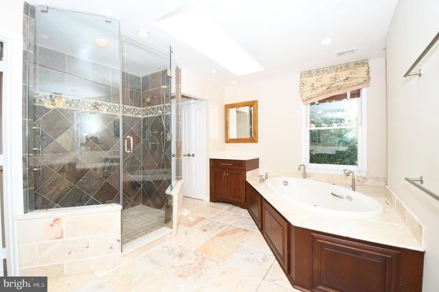 26 HOLLY LEAF CT, Bethesda, MD 20817