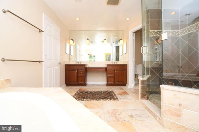 26 HOLLY LEAF CT, Bethesda, MD 20817