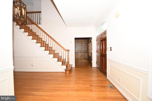 26 HOLLY LEAF CT, Bethesda, MD 20817