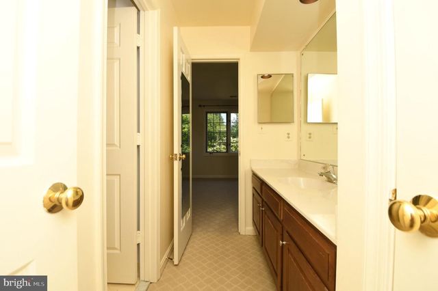 26 HOLLY LEAF CT, Bethesda, MD 20817