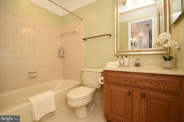 26 HOLLY LEAF CT, Bethesda, MD 20817