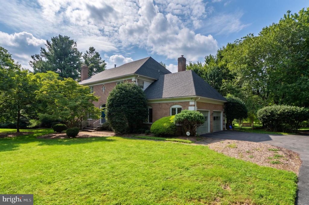26 HOLLY LEAF CT, Bethesda, MD 20817