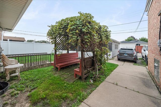 1517 N 21st Avenue, Melrose Park, IL 60160