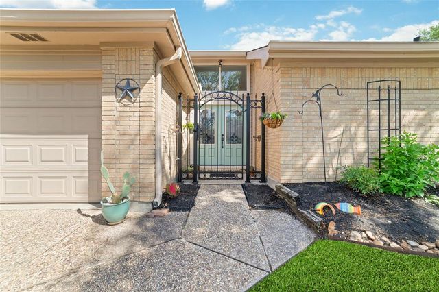 7238 N Hearthstone Green Drive, Houston, TX 77095