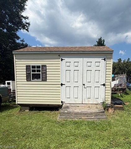 16 Crite Court, Greensboro, NC 27405