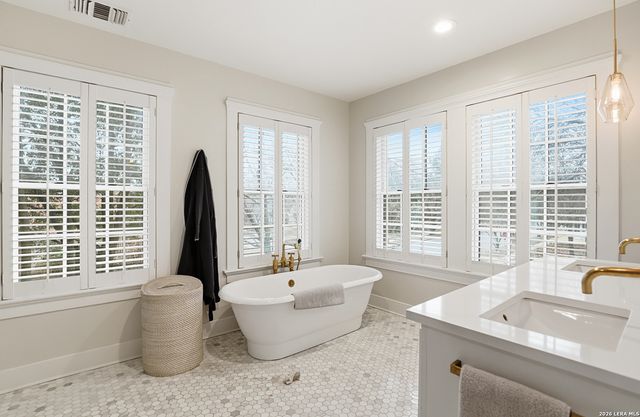 303 W Rosewood, San Antonio, TX 78212