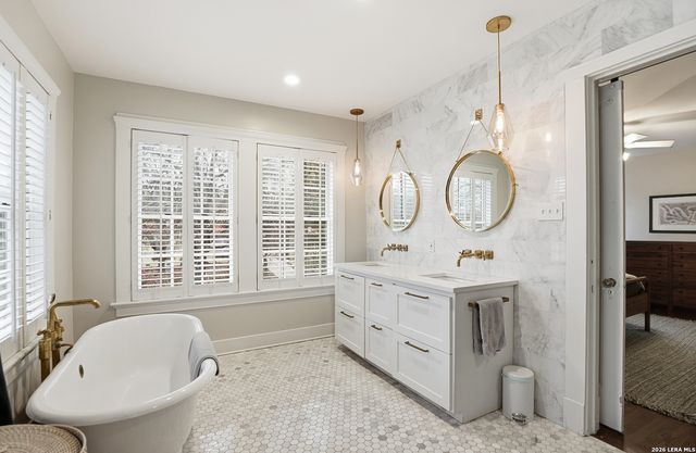 303 W Rosewood, San Antonio, TX 78212