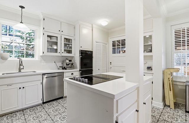 303 W Rosewood, San Antonio, TX 78212