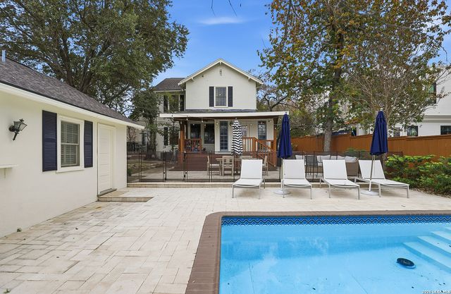 303 W Rosewood, San Antonio, TX 78212