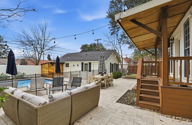 303 W Rosewood, San Antonio, TX 78212