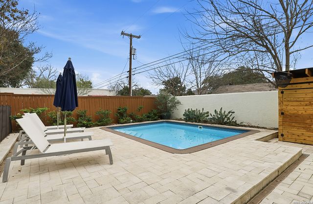 303 W Rosewood, San Antonio, TX 78212