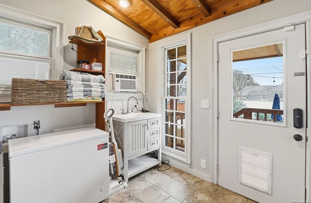 303 W Rosewood, San Antonio, TX 78212