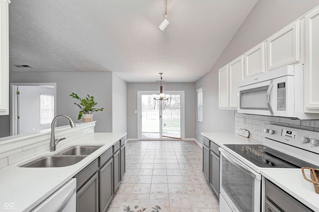 7440 Oakview Drive, Avon, IN 46123