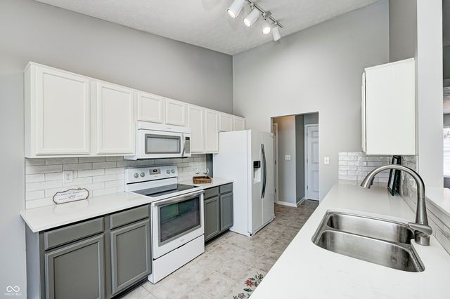 7440 Oakview Drive, Avon, IN 46123