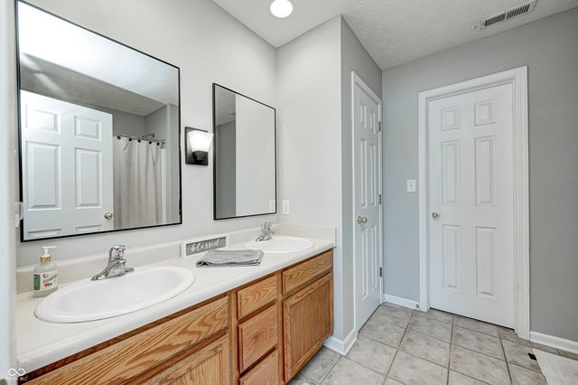 7440 Oakview Drive, Avon, IN 46123