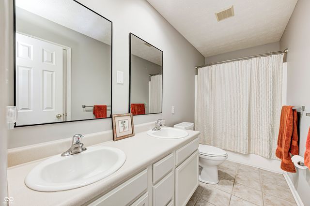 7440 Oakview Drive, Avon, IN 46123