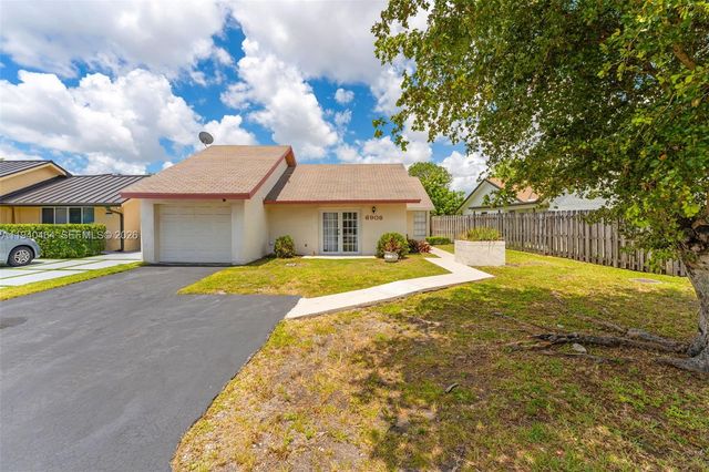 6908 SW 104th Ct, Miami, FL 33173