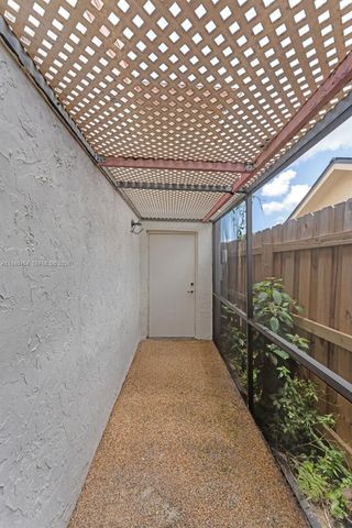 6908 SW 104th Ct, Miami, FL 33173