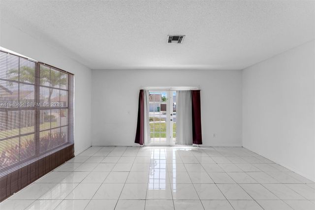 6908 SW 104th Ct, Miami, FL 33173